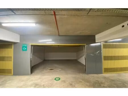 location stationnement  m² t- à antibes  380 €