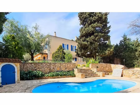 ancienne bastide de 215 m2 avec terrain de plus de 1000m2