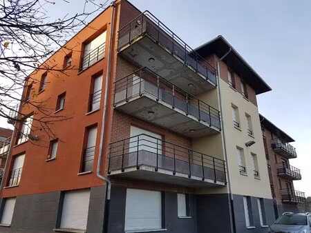 beau studio avec balcon et parking