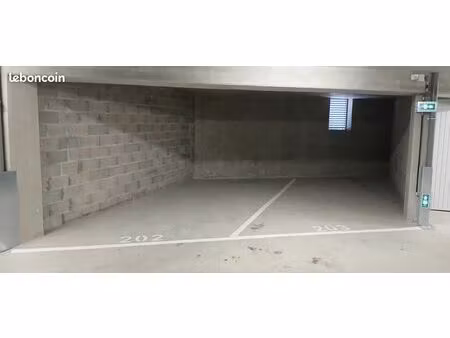 location places de parking couvertess