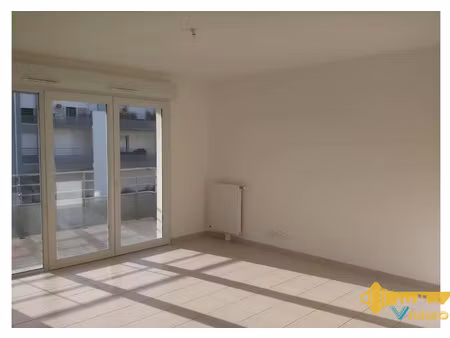 appartement t3 avec terrasse  pkg  cave et garage