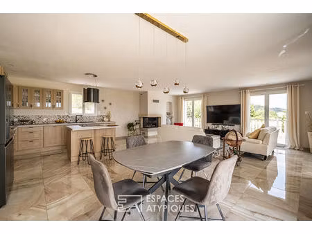 maison avec jardin et piscine dominant les corbières