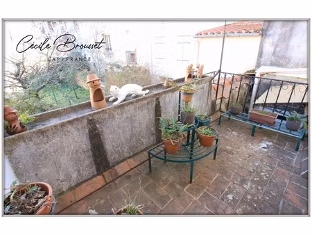 maison de village avec terrasses et cour entièrement rénovée – 120 m² – 5 chambres - 8 piè