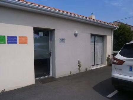 location bureaux et commerces au loroux-bottereau (44430) : à louer / 20m² le loroux-botte