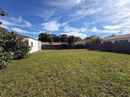 vente terrain à challans (85300) : à vendre / 600m² challans