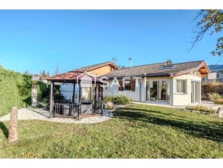 maison familiale de plain-pied  5 pièces  133 m² sur 1320 m² de terrain clos