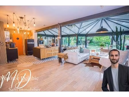 maison d'architecte à trangé avec garage attenant : élégance et nature en harmonie