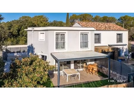 villa récente  2 chambres  jardin avec pergola bioclimatique