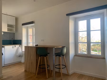 a vendre. studio rénové. carantec centre.