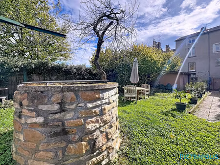 immeuble en monopropriété avec deux duplex et jardins à pontc