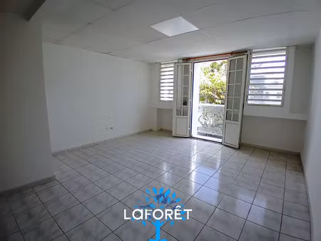 a louer local commercial 35 m2 - fort-de-france