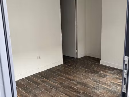 rue augustin dumont - local commercial 38.09 m² sur 2 niveaux