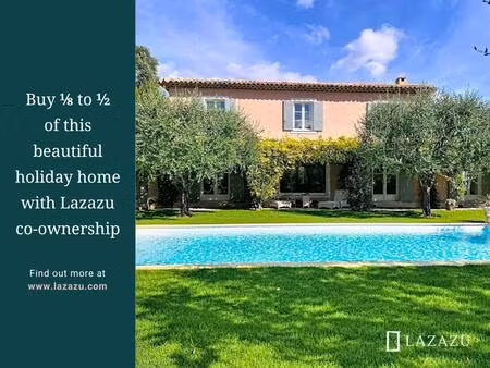 villa pittoresque encadrée par un jardin luxuriant