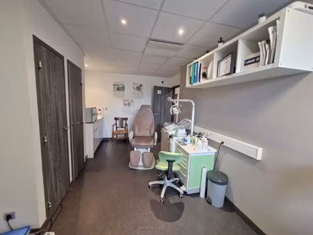 location local commercial 20m² ampuis 69420