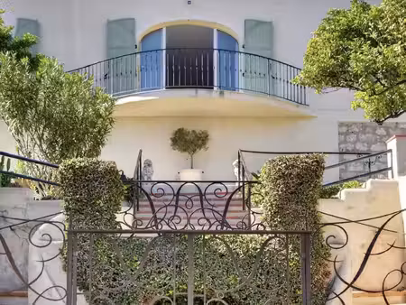 location maison 5 pièces 230 m² à èze (06360)