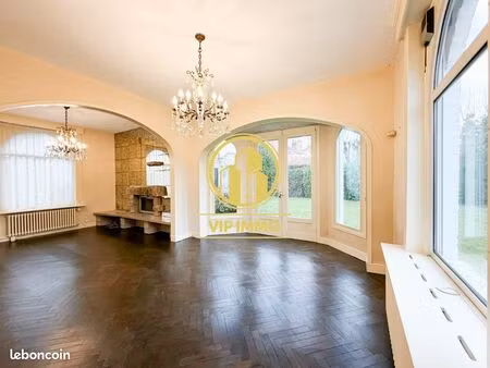 maison 8 pièces 166 m²