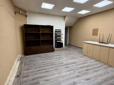 location local commercial 61m² auriol 13390