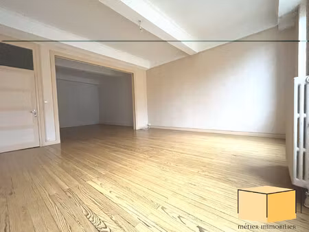 appartement f3/4 avec terrasse dans immeuble bourgeois à belley