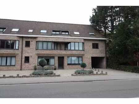 recent gerenoveerd dakappartement met balkon  terras en garage.