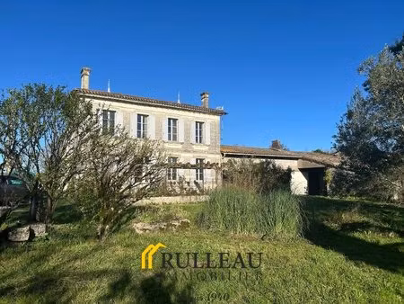 belle maison girondine - ensemble de dependances - terrain de 2 8 hectares