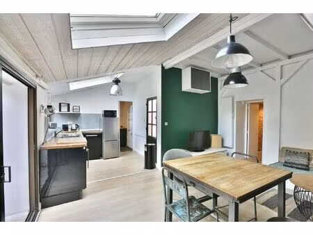 en plein bourg - maisonnette 50 m2 au calme avec terrasse