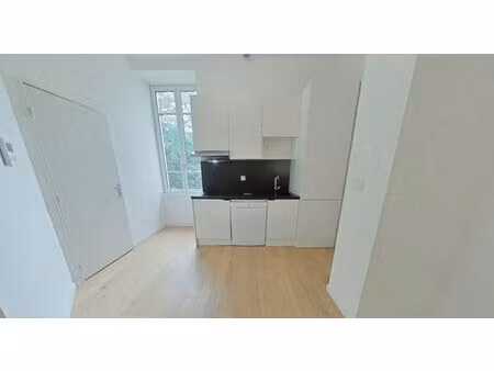 appartement 2 pieces // tassin // rez de jardin