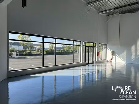 location local commercial 601m² angers 49000