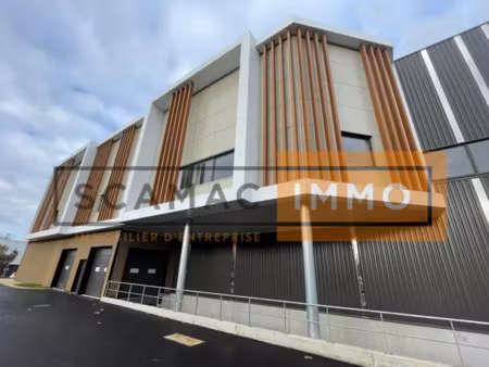 local d'activités de 2324m²