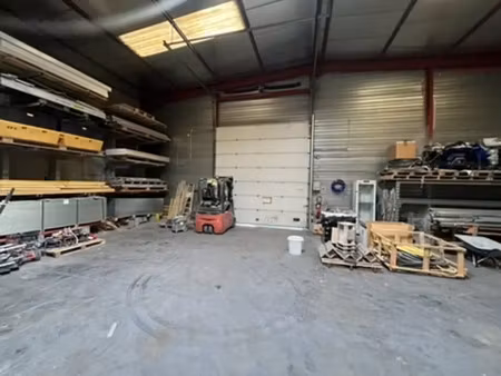 entrepot et bureaux a louer
