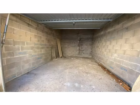 a vendre garage 26 m2 à lézignan-corbières