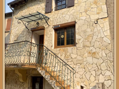 maison de village avec petite terrasse