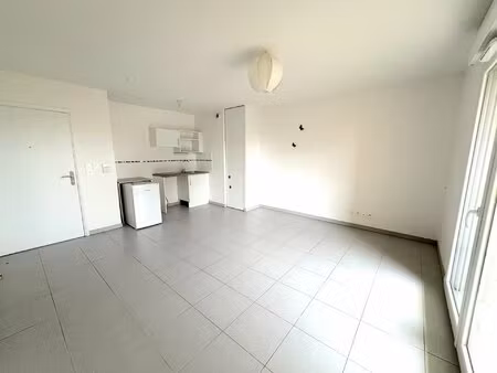 la salvetat st gilles - appart t2 avec balcon et parking