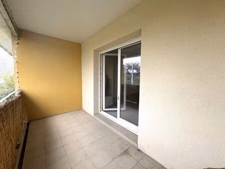 la salvetat st gilles - appartement t2 avec balcon et parking