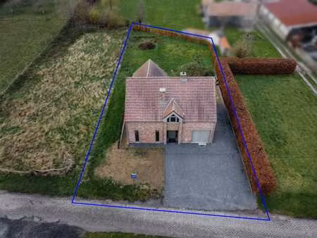 villa en parfait état dans un cadre verdoyant