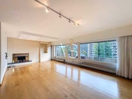 superbe appartement 3 chambres avec 2 terrasses ! peb c!