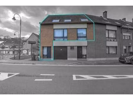 duplex 3 chambres a rafraichir