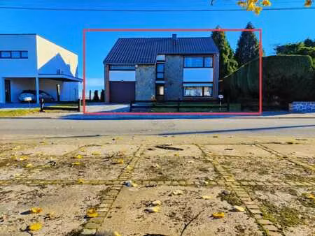 charmante maison 4 façades avec vue dégagée et beau jardin