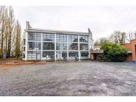 céroux : cuisine afsca avec bureaux  stockage & parkings