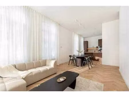 gerenoveerde hoekwoning (222 m²) met 4 slaapkamers en 2 badk