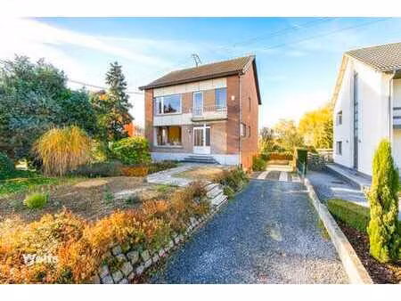 spacieuse maison avec garage et jardin