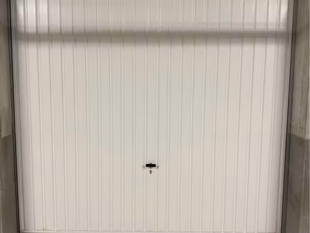 garage fermé et sécurisé en sous sol