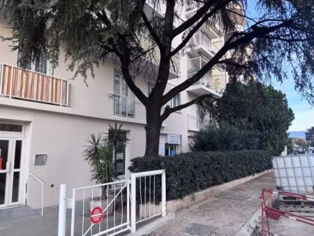 exclusivité - cannes la bocca - local stockage et bureau 150m2 en location pure