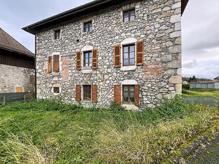 charmante bâtisse de caractère à rénover  avec terrain plat  à vendre sur seynod (le treig