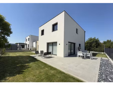 a proximité de colmar  à sainte-croix-en-plaine  maison indi