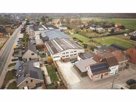 immeuble commercial avec logement en option à louer à dikke