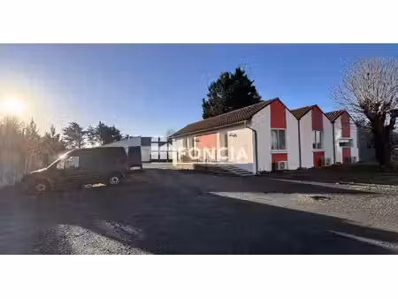 saint vivien  très bon rapport locatif pour cet ensemble immobilier de 5 appartements et 4
