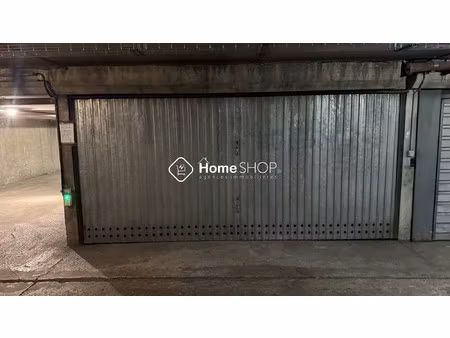 grand garage double fermé de 23 m²