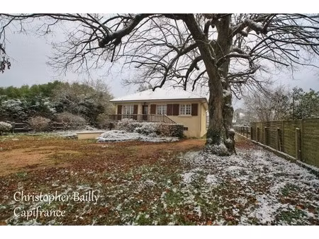 maison 3 chambres  avec véranda  sur un terrain clos de 1250 m²