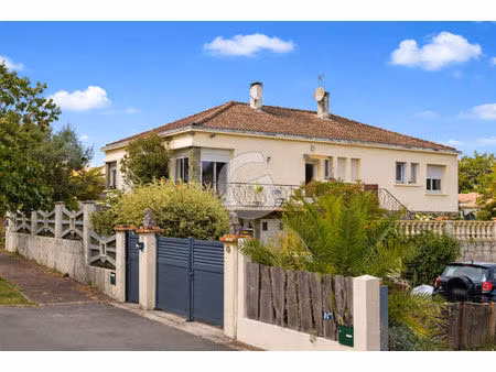 maison - 6 pieces - 121 m² - a vendre - moutiers les mauxfaits