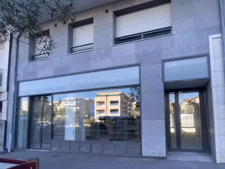 location pure avec extraction et terrasse